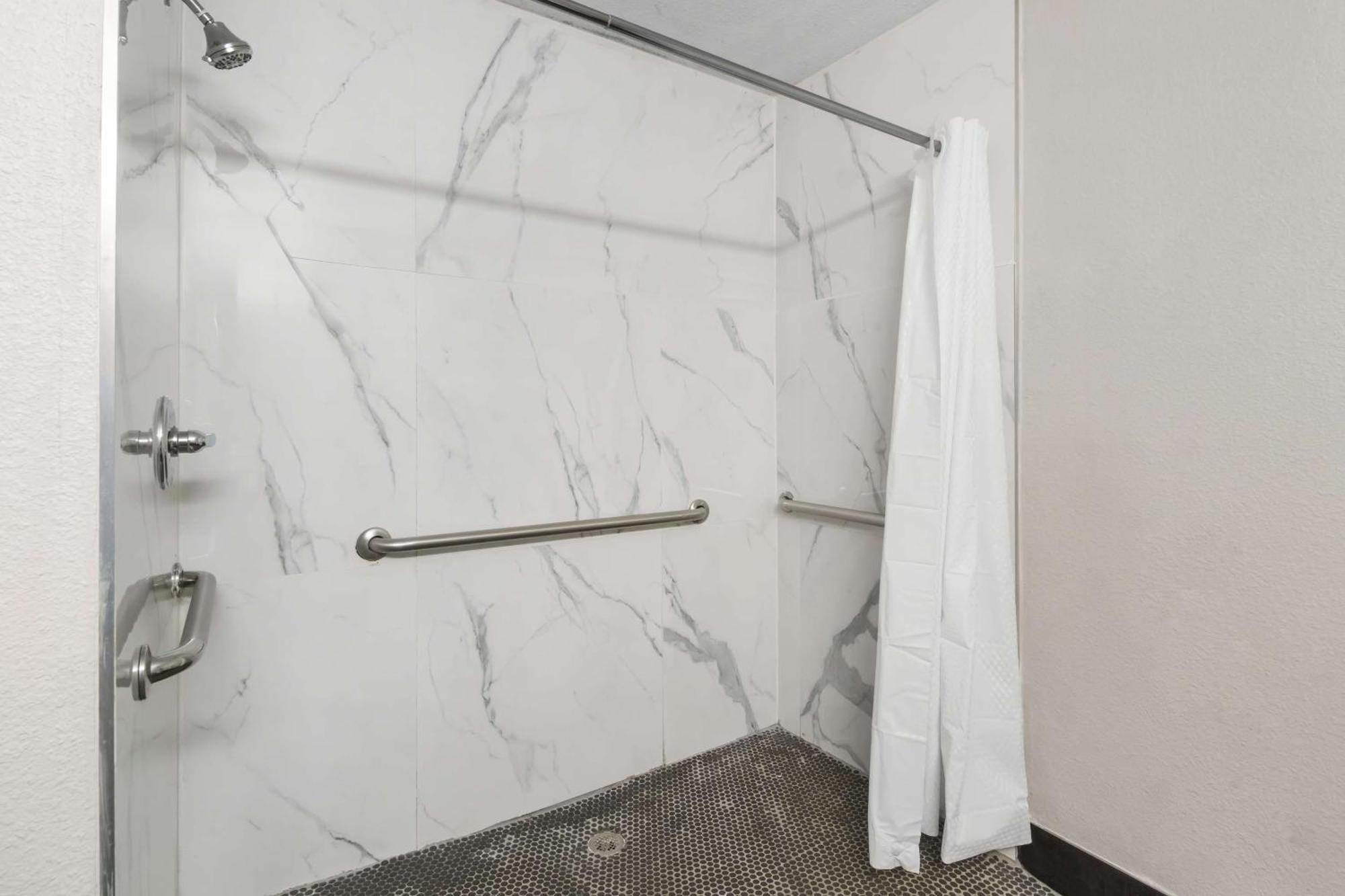 Surestay Plus By Best Western Fort Worth Benbrook Eksteriør billede
